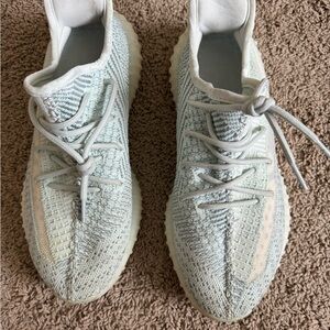 Athletic shoes that look like Yeezys